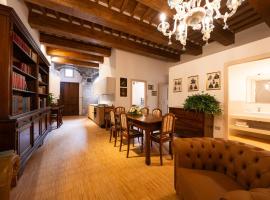 Elena - CASA VACANZE BALDASSINI N 15, hotel in Gubbio