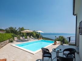 Holiday Home in Icici with Seaview, Balcony, Air condition, WIFI (4683-1), hotell sihtkohas Ičići