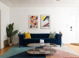 Modern Retro Close to DT, Zoo, Parking, Hot Tub