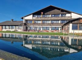 B&auml;rnsicht Panorama Hotel, hotel com piscina em Wasen