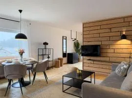 Kuckucksnest mit Sonnenbalkon am Wald mit Grillplatz