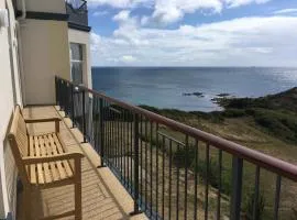 Stanwick - Panoramic coastal view with balcony