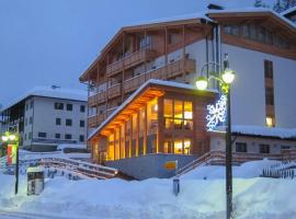 Hotel Garnì Caminetto，馬東納迪坎皮利奧的飯店