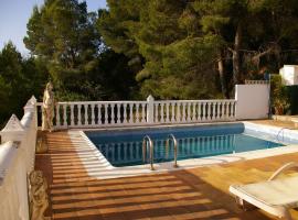 Chalet con Piscina y vista impresionante - Alquiler de Temporada, ξενοδοχείο σε Gilet