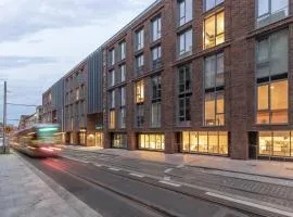 Yugo Dominick Place