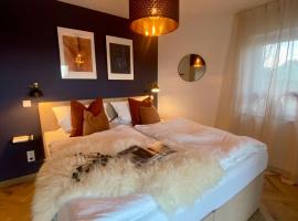 Moderne Ferienwohnung mit Garten, hotel v destinaci Spalt