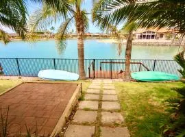 Lakeside Getaway - 4br Jetty, Wi-fi, Waterfront