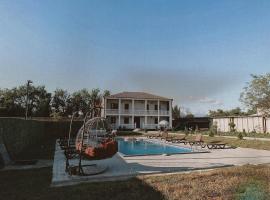 Villa Qokhi, hotel com piscina em K'vitiri