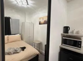 London Borough 5 min walk