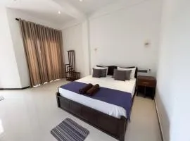 Devon Surf Inn Arugambay
