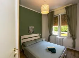 5 mins to the beach, cozy home