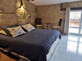 Chambres d'Hôtes Le Mimosa, romantisch hotel in Saint-Saturnin-de-Lucian