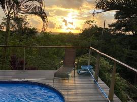 Tres Amigos - Luxurious with Jungle and Ocean View, hotel v destinaci Quepos