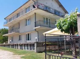 Krimski Guest House and Bungalows