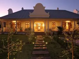 Hermanus Seafront Villa - Sophie's Rock