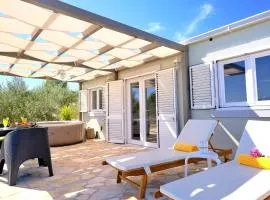 Olive Garden Home with Hot Tub