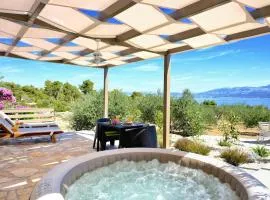 Olive Garden Home with Hot Tub