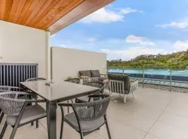 Luxe Waterfront Home with Bay Views and Carpark