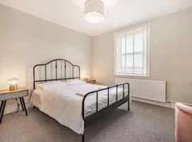 Coastal Apartment with Sea View 2 Minutes from Beach and Town Center