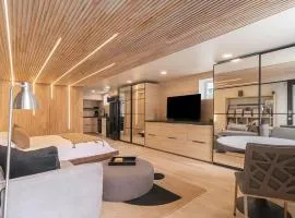 Lux Studio Oasis Hot Tub Cozy Heated Floors