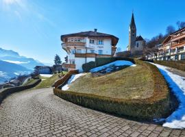 Apartment Comfort 202 by Interhome, hotel i Villandro