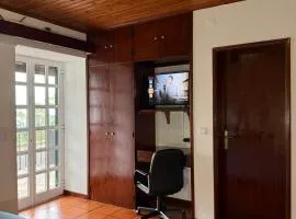 Habitación con estacionamiento