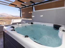 3 Bedroom Awesome Home In Mliniste, hotel a Mlinište