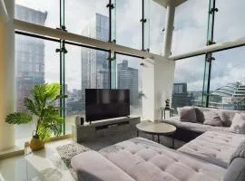 Amazing Skyline Views 3BR Duplex With Free Parking