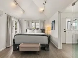 Chic La Jolla Studio Steps to Ocean & Dining