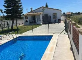 Chalet con piscina privada dos baños para 6 pax