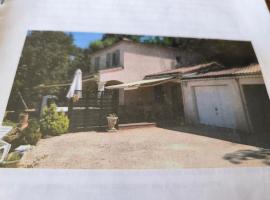 Chambres dans villa avec vue magnifique, ξενοδοχείο σε Livron-sur-Drome