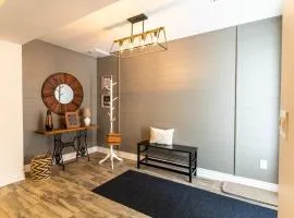 Luxurious and Spacious Apartment with 2 bedrooms and 2 Baths