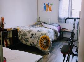 Chambre indépendante, ξενοδοχείο σε Vaux-le-Pénil