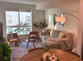 Luxury 1BDR centrally located in Hollywood