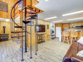 2 Mi to Main Street Mtn-View Escape in Lander!, villa in Lander