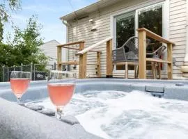 Peaceful Gem HotTub Fenced Yard & Near Downtown