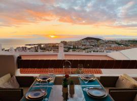Sunset View Studio at Port Royale with heated pool and free Wi-Fi, hotel v mestu Arona