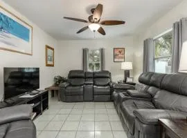 Close to Clearwater Beach and Honeymoon Island!