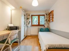 Ciche, przytulne pokoje w pięknym ogrodzie