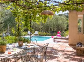 Paradise place South of France, hotel v destinaci Junas