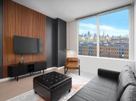 Exclusive 1BR Apt with NYC View, ξενοδοχείο στο Χόμποκεν