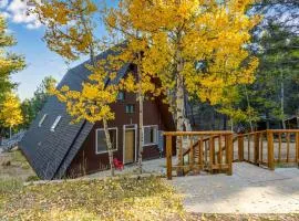 Woodland Park Scandi Cabin, Mtn Views & Hot Tub