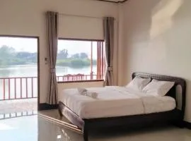 DODAND Studio & Sunset Riverside Guesthouse