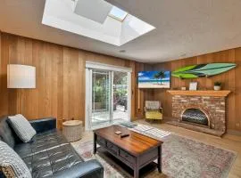 Hot Tub, Fire Pit, BBQ, Shuffleboard, Walk To Beach