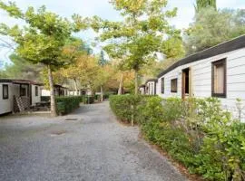 Mobilheim auf dem Hügel mit Pool