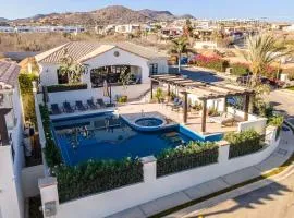 Private Villa in Cabo with Garden, Hot Tub & Medano Beach just 10 min away