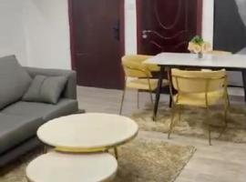 IYKEMOND LUX SUITEs, hotel v destinaci Awoyaya