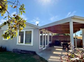 LOW HEAD beachside bungalow "Cockle Shell", hotel a Low Head