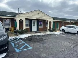 Hillcrest Motel by Oyo Aurora near Lawrenceburg