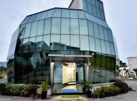 Holiday Aapke Liye Water Fall Hotel